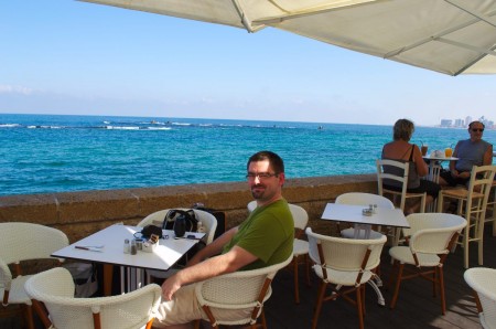snidane-stredozemni-more-telaviv snidane stredozemni more telaviv 450x298 Přistání v Tel Avivu, snídaně u Středozemního moře, cesta přes Jeruzalém do Ein Gedi u Mrtvého moře